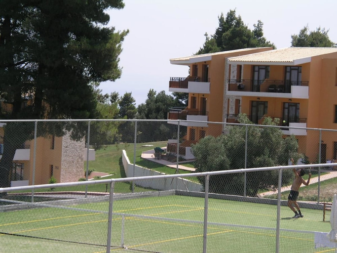 Exterior & Views