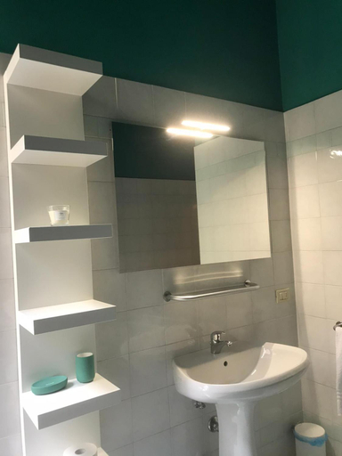 Bathroom 3, Alle mura, Bergamo