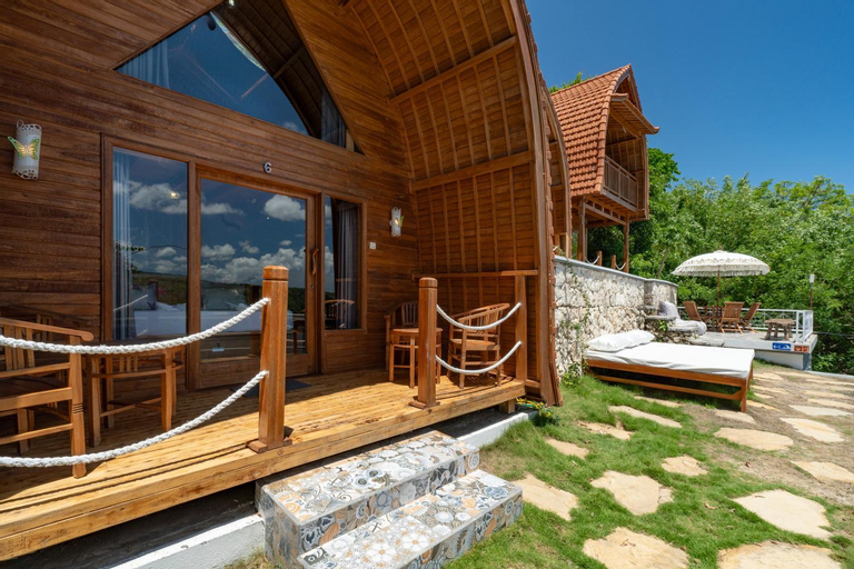 Exterior 8