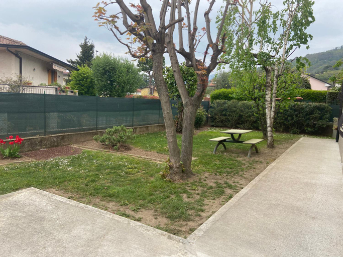 Exterior & Views 5, B&B A due passi dal Lago, Brescia