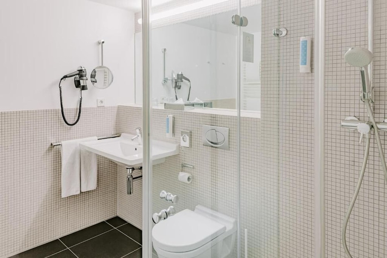Bathroom 4, Vienna House Easy by Wyndham Stuttgart, Stuttgart