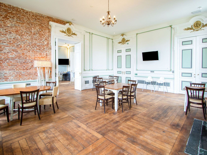 Food & Drinks 5, Castle With Wellness and Cinema, Namur