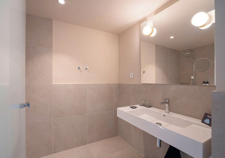 Bathroom 5, AQUA Hotel Promenade & Spa, Barcelona