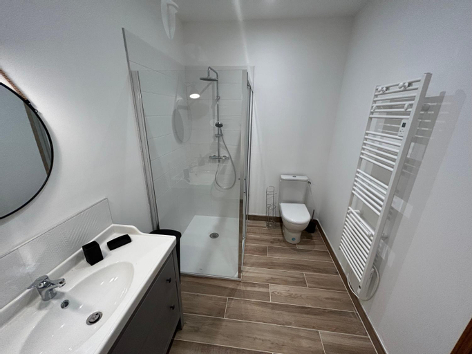 Bathroom 13