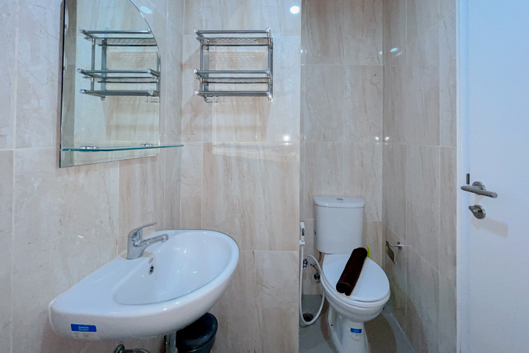 Bedroom 4, Homey Studio Apartment Tamansari Skylounge Makassar By Travelio, Makassar
