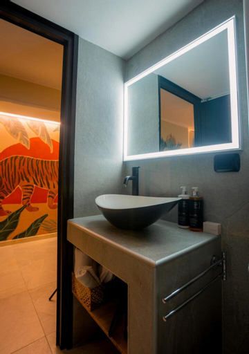 Bathroom 10