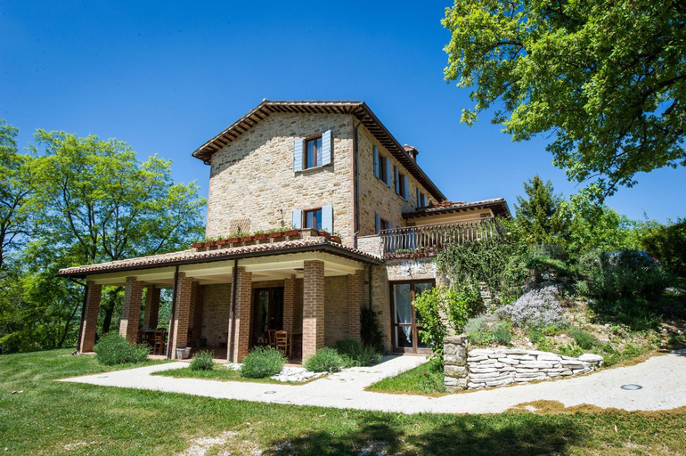Exterior & Views