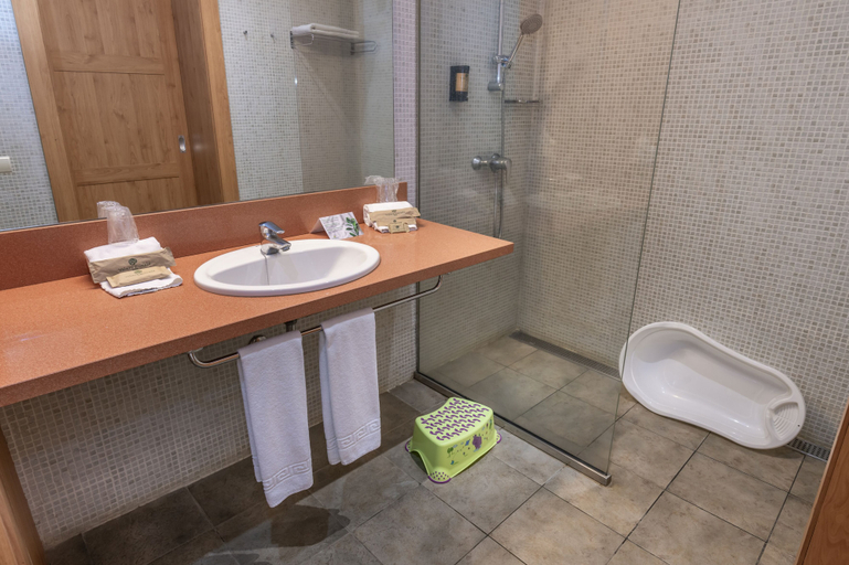 Bathroom 5, Vilar Rural de Sant Hilari by Serhs Hotels, Girona