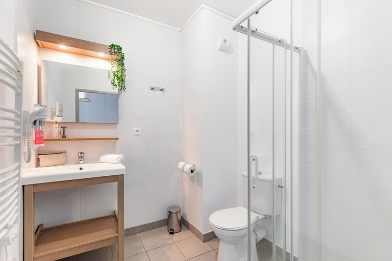 Bathroom 5, Appart'City Confort Cherbourg, Manche