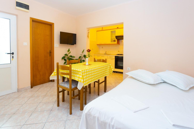 Others 5, Apartmani Vranjes, Podgora