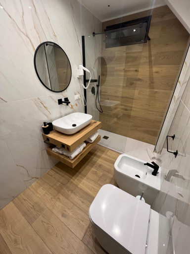 Others 5, Real suite spa, Palermo