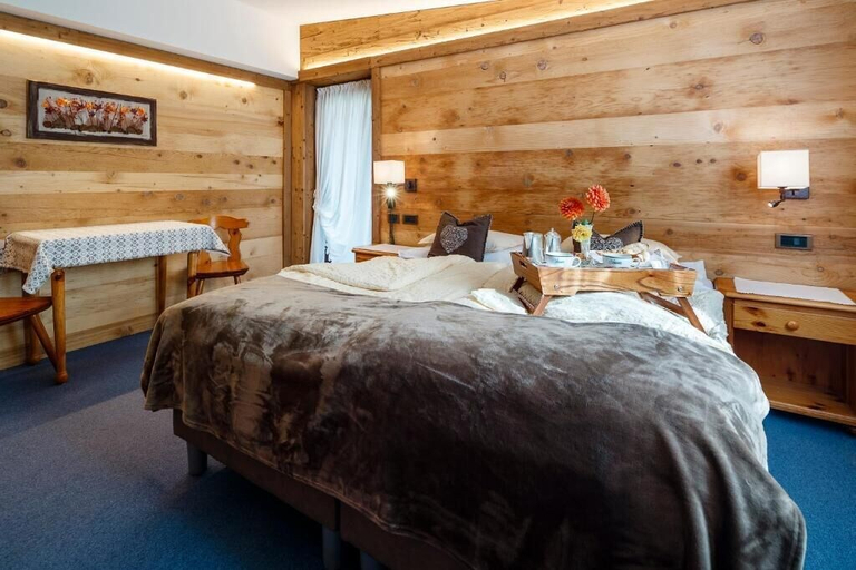 Bedroom 3, Hotel Menardi, Belluno