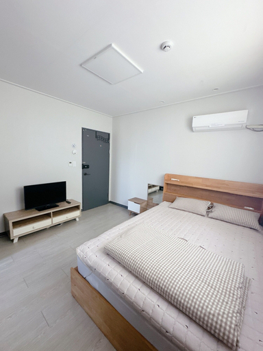 Bedroom 5, Yolo House, Jung