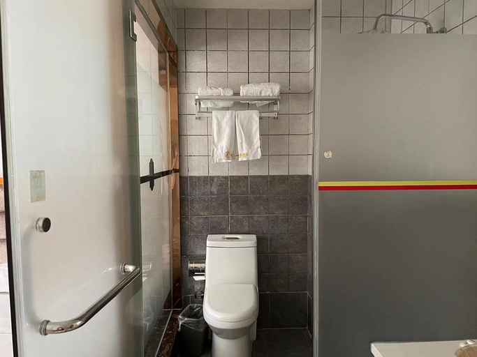 Bathroom, Super 8 Hotel Zhang County Government, Dingxi