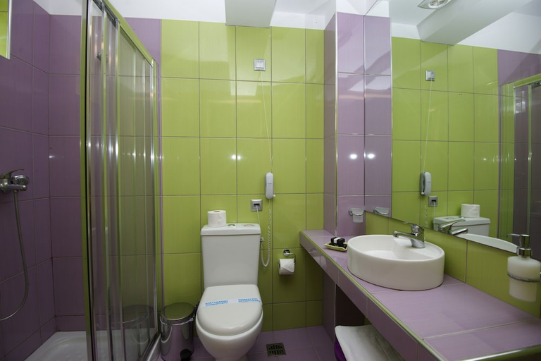 Bathroom 4, 4 Epoches hotel, Thessaly