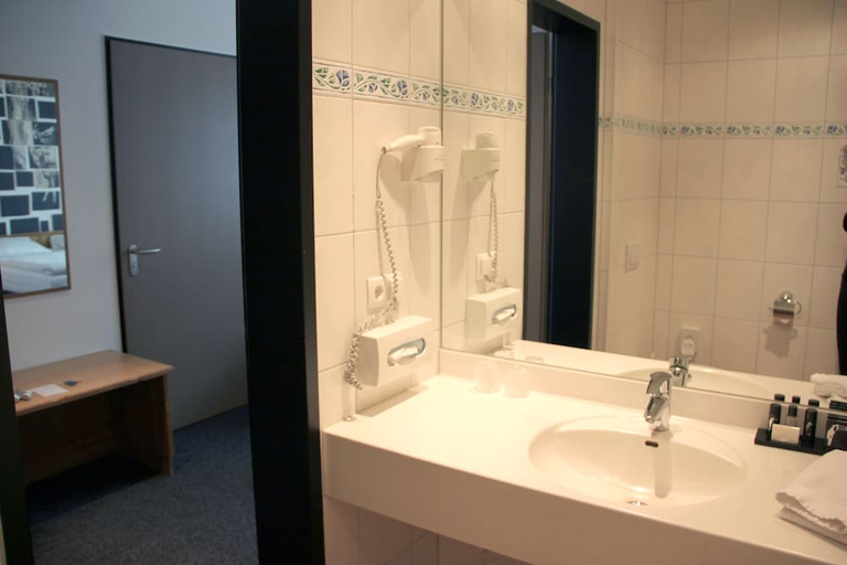 Bathroom 3, Van Der Valk Hotel Hamburg-Wittenburg, Ludwigslust-Parchim