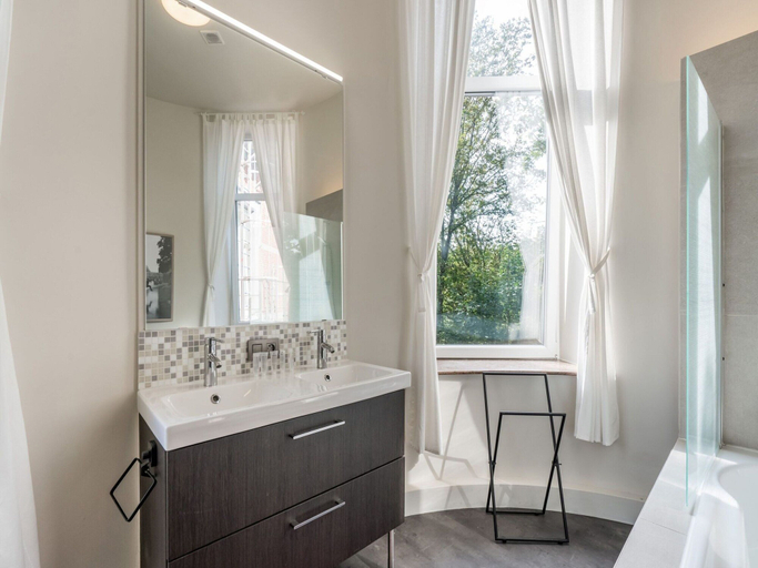 Bathroom 4, Castle With Wellness and Cinema, Namur