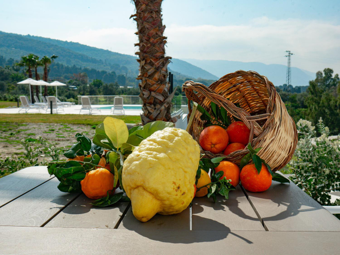 Food & Drinks, Resilienza Apartment, Messina