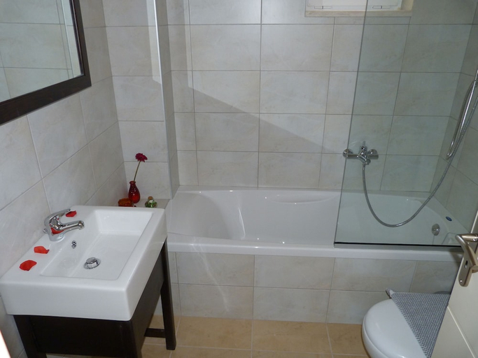 Bathroom 3, Azure Beach Seafront Villas, Crete