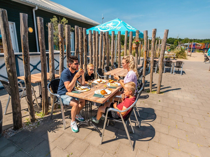 View from property 5, Comfortable Chalet With Combi Microwave, Near Rockanje, Hellevoetsluis