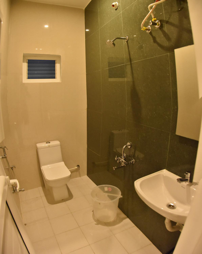 Bathroom 3, Catch A Wave, Kancheepuram