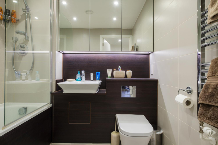Bathroom 3, Trendy Islington flat for 2 with patio, London