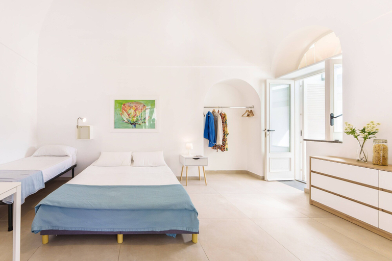 Bedroom 4, Gioia 13 Apartments & Rooms, Napoli
