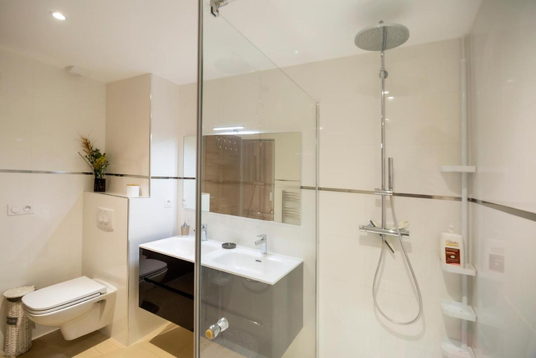 Bathroom 4, Domaine d'Arca - Eluard 10 - 3 pers, Corse-du-Sud