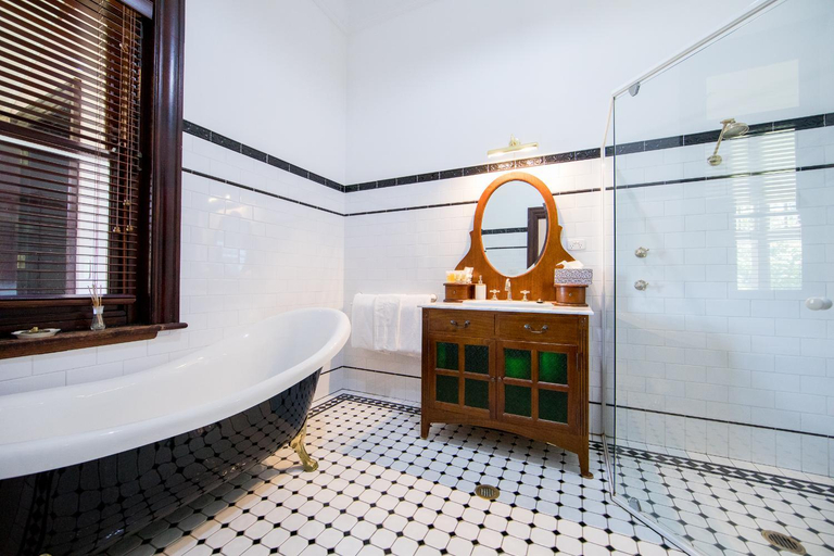 Bathroom 3, Petersons Armidale Winery & Guesthouse, Armidale Dumaresq