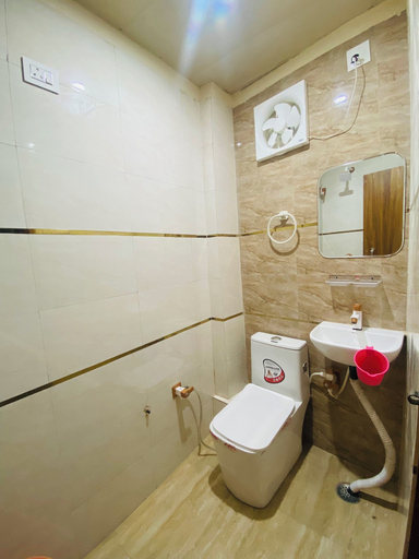 Bathroom, The Raman Palace - A Budget Hotel, Mathura