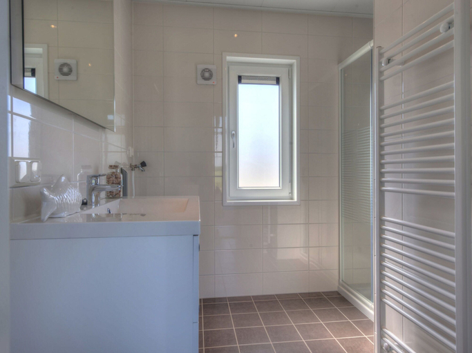 Bathroom, Comfortable Chalet With Combi Microwave, Near Rockanje, Hellevoetsluis