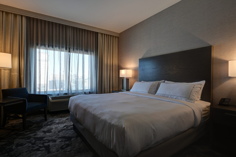 Bedroom 4, DoubleTree by Hilton Denver International Airport, Denver