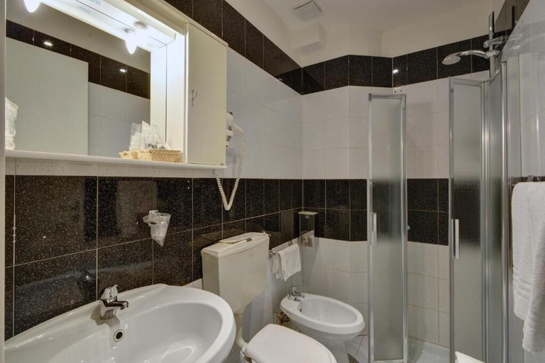 Bathroom 5, HOTEL UNIVERSO, Torino
