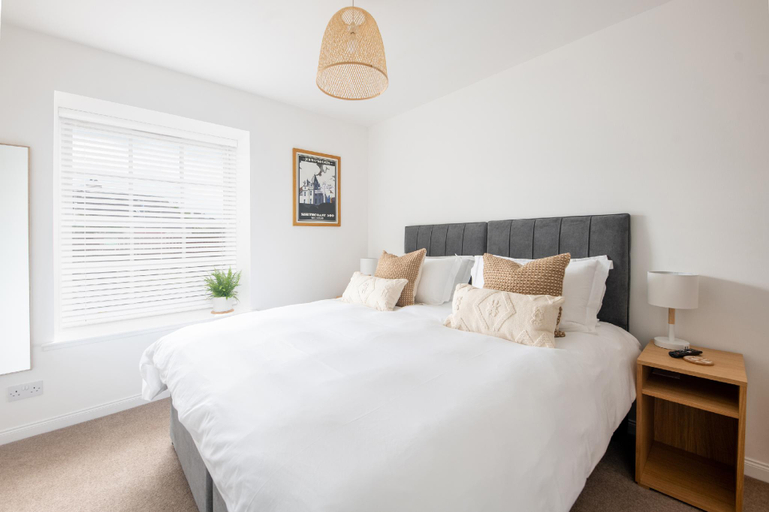 Bedroom 1, End House Inverness, Highland