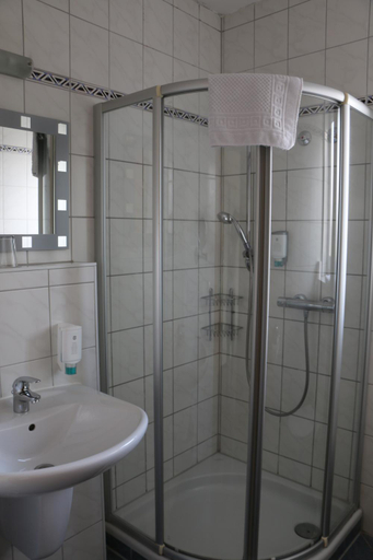 Bathroom 3, Hotel Gasthof Fenzl, Schwandorf