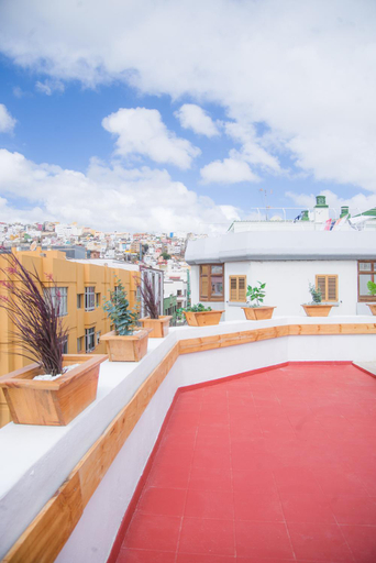Others 5, Sweet Stays, Las Palmas