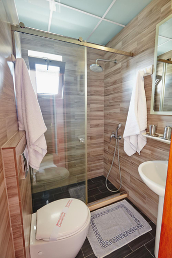 Bathroom 3, Pettas Apartments, Ionian Islands
