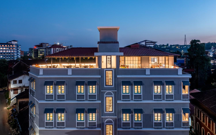 Exterior & Views
