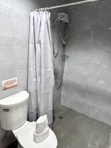 Bathroom 5, Travelbee Minglanilla Inn, Minglanilla