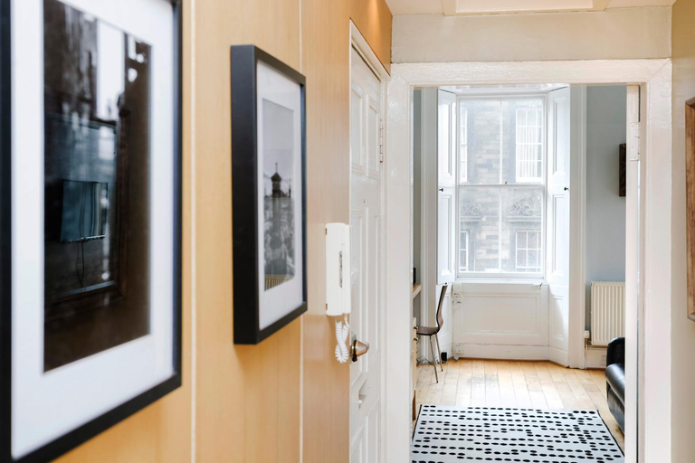 Others 5, ALTIDO 2-BR Apt directly next to Edinburgh Castle, Edinburgh
