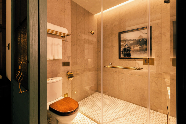 Bathroom 4