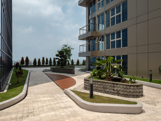 Exterior & Views 13