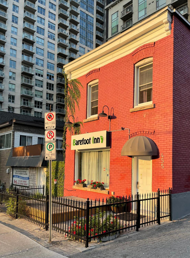 Others 4, Barefoot Inn, Ottawa