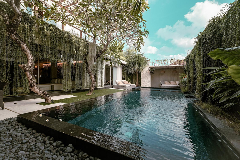 Swimming Pool 16