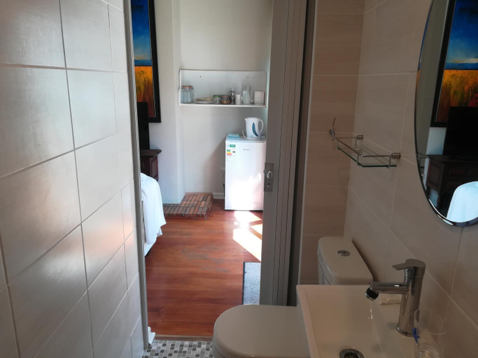 Bathroom 3, AppleBee Guest Cottages, Cacadu
