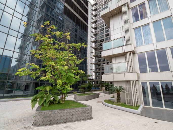 Exterior & Views 12