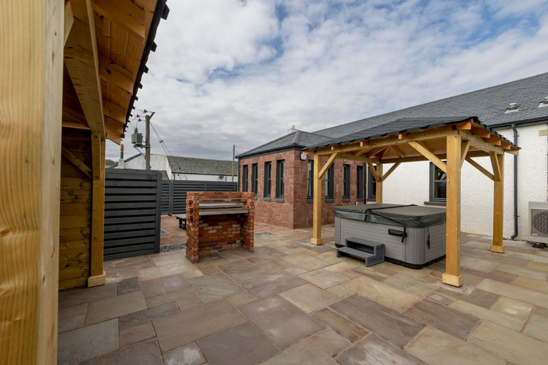 Others 5, Westertonhill Holiday Lodges - Private Hot Tub Hire Available, West Dunbartonshire