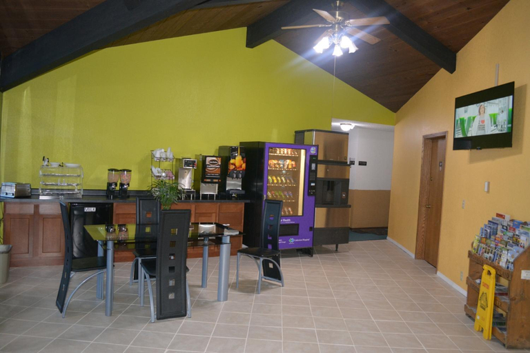 Food & Drinks, Bloomer Inn & Suites, Chippewa