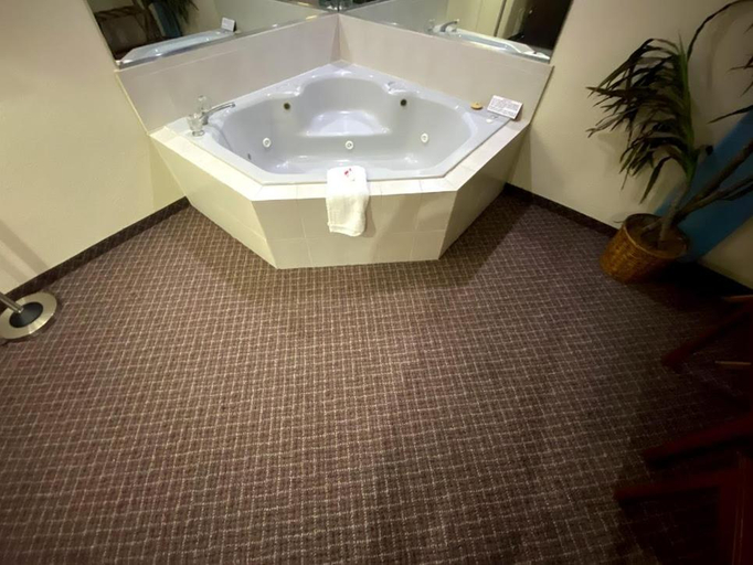 Bathroom 4, Baymont by Wyndham Smyrna, Cobb