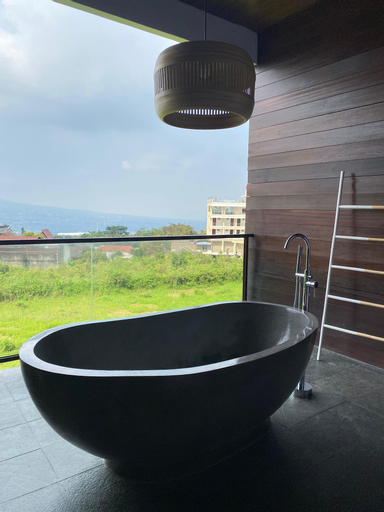 Bathroom 13